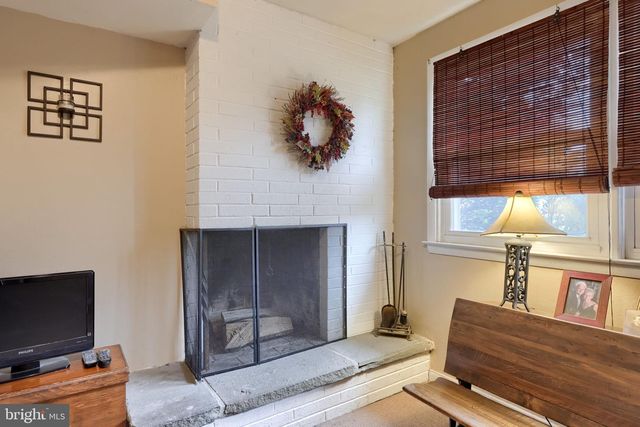 215 MAIN ST, Akron, PA 17501