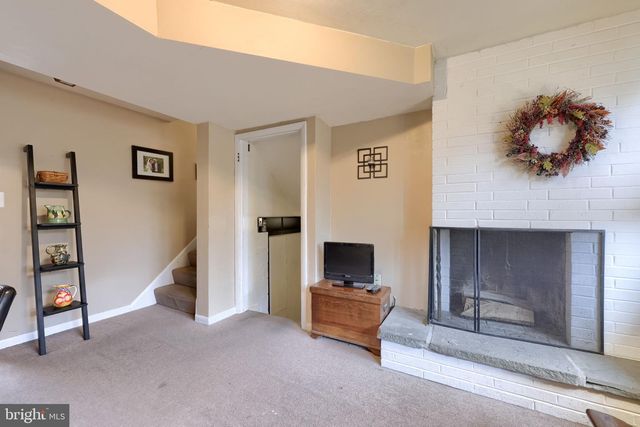 215 MAIN ST, Akron, PA 17501