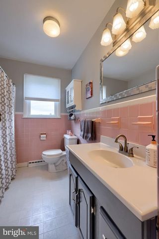 215 MAIN ST, Akron, PA 17501