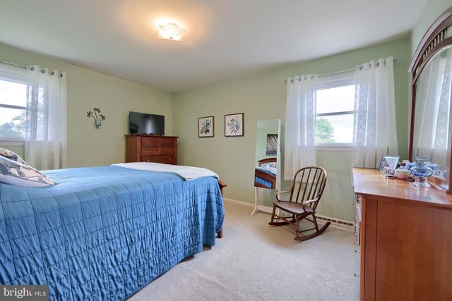 215 MAIN ST, Akron, PA 17501