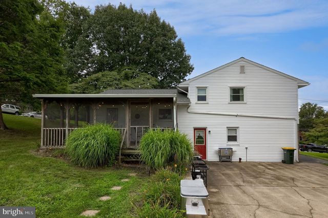 215 MAIN ST, Akron, PA 17501