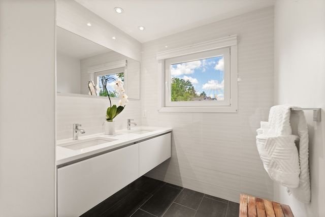 285 Brush Hill Rd, Milton, MA 02186