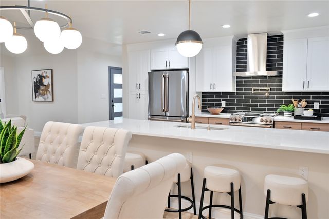 2838 W Kiest Boulevard, Dallas, TX 75233