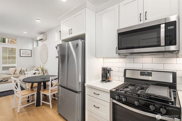 6041 42nd Avenue SW, Seattle, WA 98136