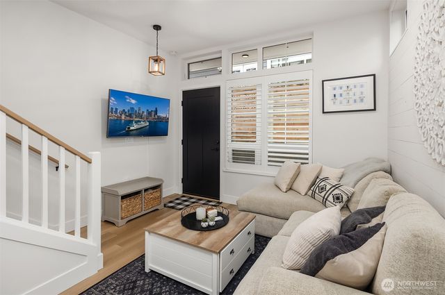 6041 42nd Avenue SW, Seattle, WA 98136