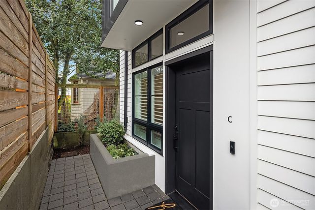 6041 42nd Avenue SW, Seattle, WA 98136