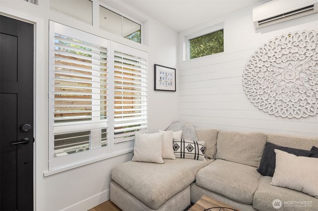 6041 42nd Avenue SW, Seattle, WA 98136