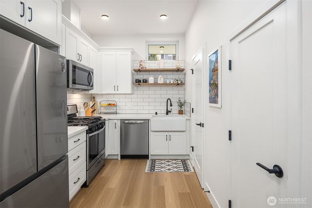 6041 42nd Avenue SW, Seattle, WA 98136