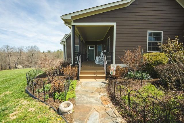 4589 Franklin Pike SE, Floyd, VA 24091