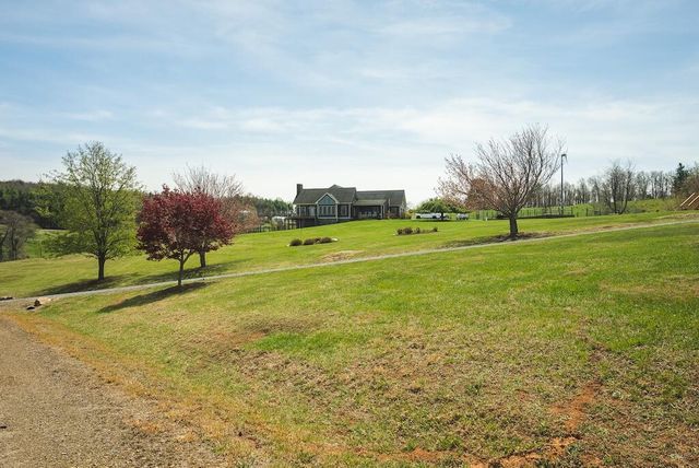4589 Franklin Pike SE, Floyd, VA 24091