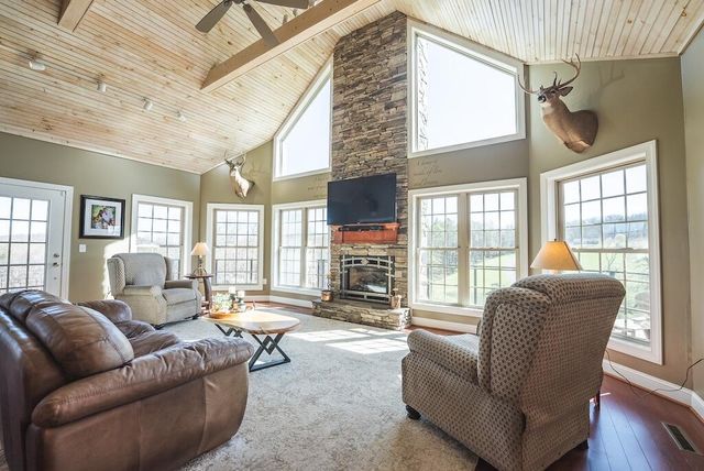 4589 Franklin Pike SE, Floyd, VA 24091