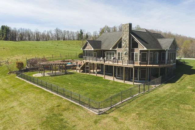 4589 Franklin Pike SE, Floyd, VA 24091
