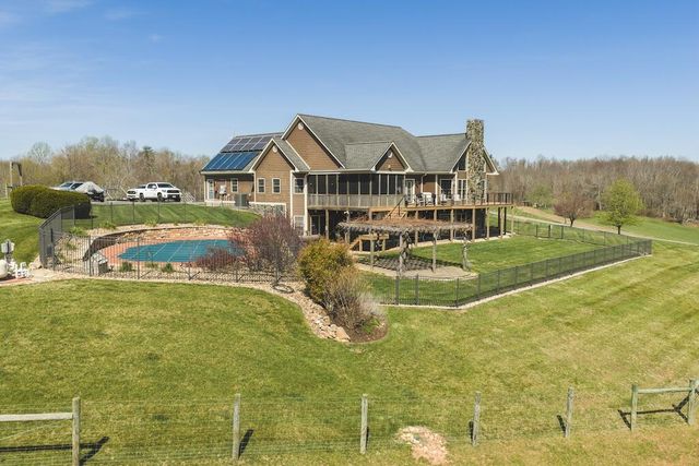 4589 Franklin Pike SE, Floyd, VA 24091