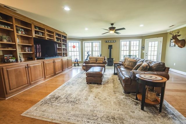 4589 Franklin Pike SE, Floyd, VA 24091
