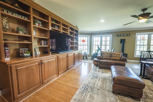 4589 Franklin Pike SE, Floyd, VA 24091