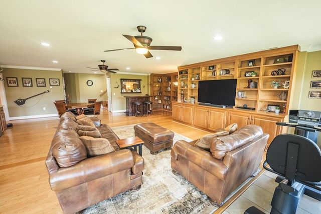 4589 Franklin Pike SE, Floyd, VA 24091