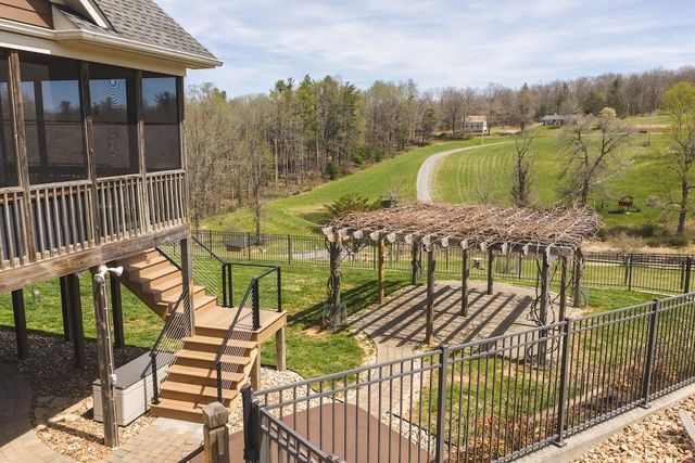 4589 Franklin Pike SE, Floyd, VA 24091