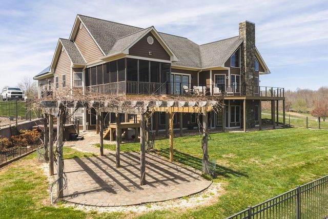 4589 Franklin Pike SE, Floyd, VA 24091