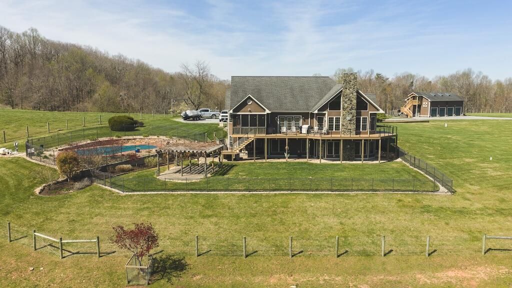 4589 Franklin Pike SE, Floyd, VA 24091