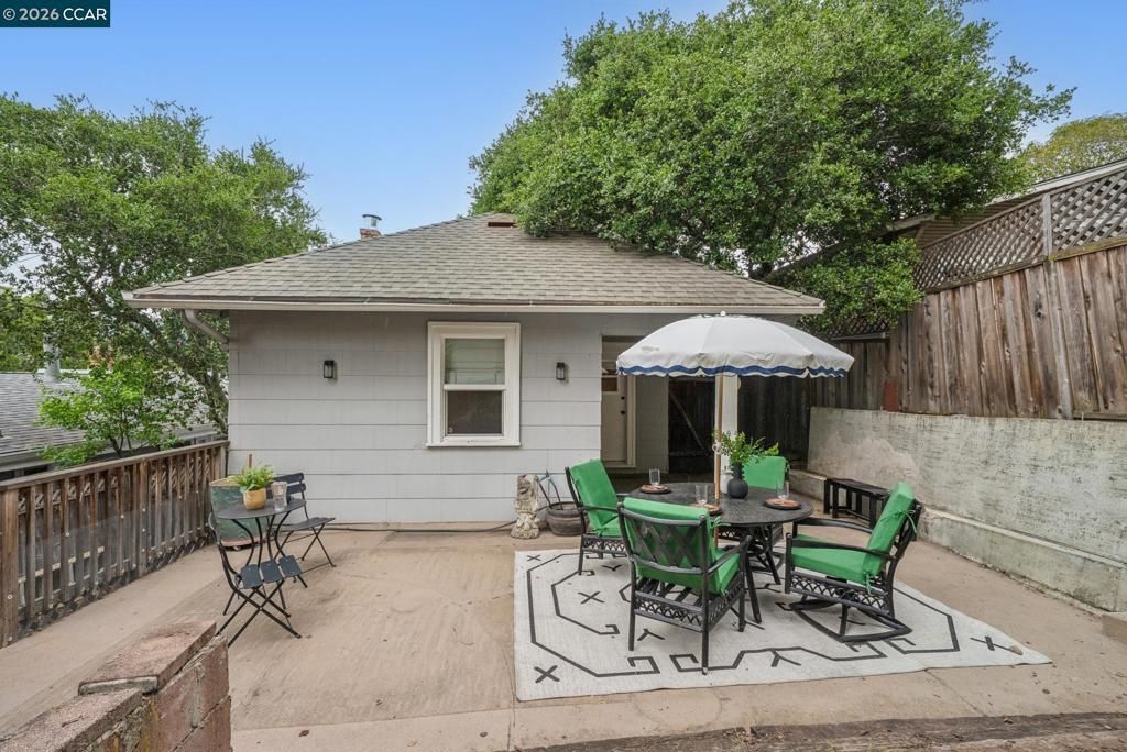 Image 24 of property listing at 4411 Brookdale Ave, Oakland, CA 94619