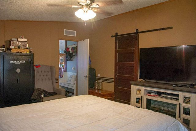 1766 Fm 2104, Paige, TX 78659