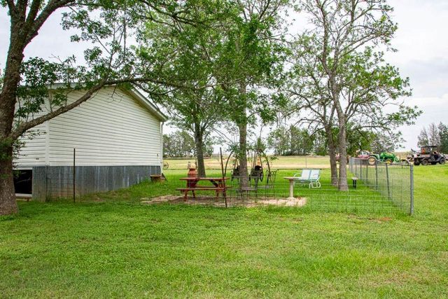 1766 Fm 2104, Paige, TX 78659