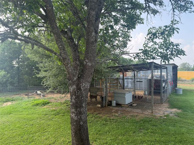 1766 Fm 2104, Paige, TX 78659