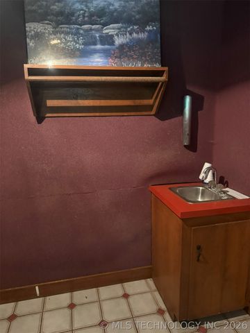 912 W Cedar Street, Stilwell, OK 74960