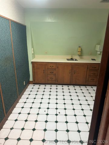 912 W Cedar Street, Stilwell, OK 74960