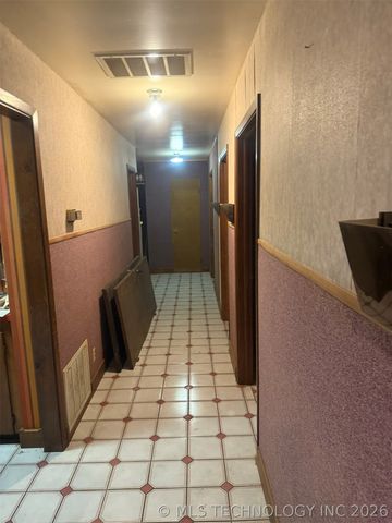 912 W Cedar Street, Stilwell, OK 74960