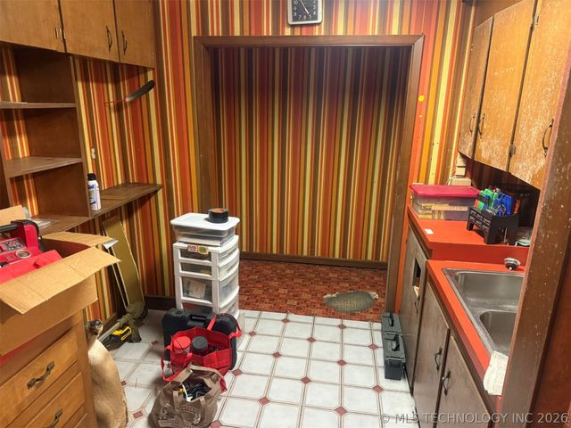 912 W Cedar Street, Stilwell, OK 74960