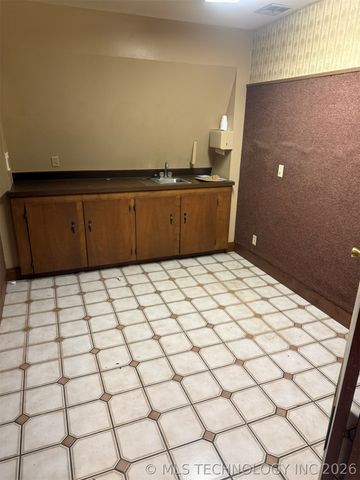 912 W Cedar Street, Stilwell, OK 74960