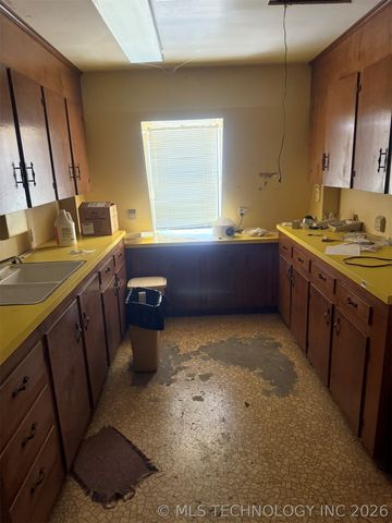 912 W Cedar Street, Stilwell, OK 74960