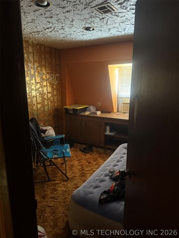 912 W Cedar Street, Stilwell, OK 74960