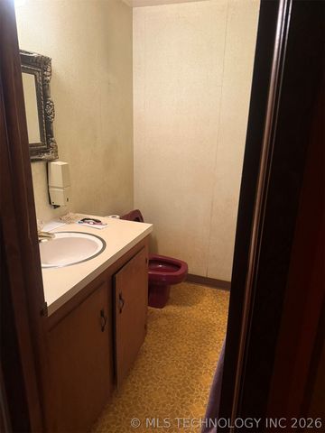 912 W Cedar Street, Stilwell, OK 74960