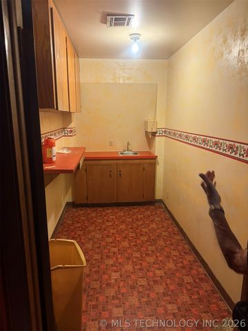 912 W Cedar Street, Stilwell, OK 74960