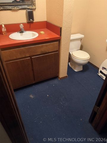 912 W Cedar Street, Stilwell, OK 74960