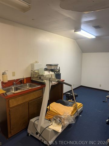 912 W Cedar Street, Stilwell, OK 74960