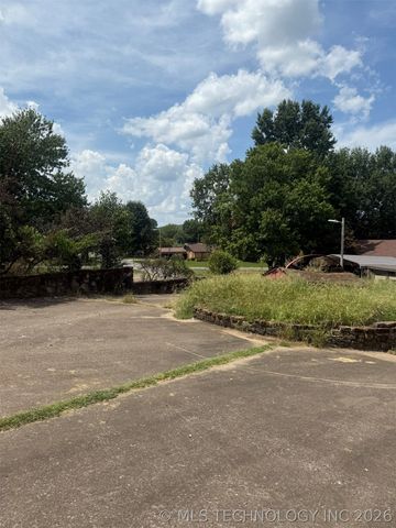 912 W Cedar Street, Stilwell, OK 74960