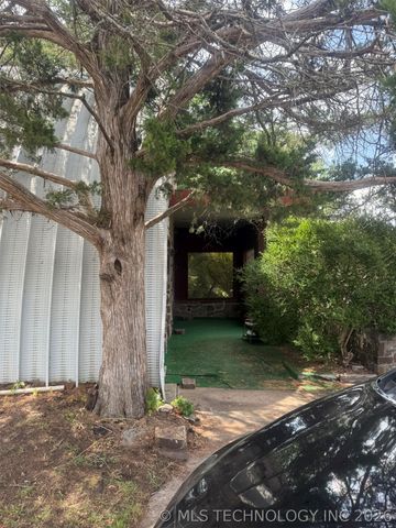 912 W Cedar Street, Stilwell, OK 74960