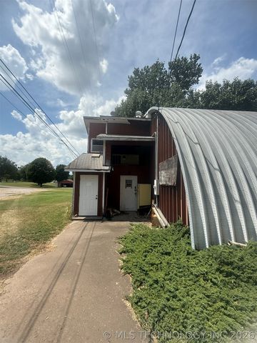 912 W Cedar Street, Stilwell, OK 74960