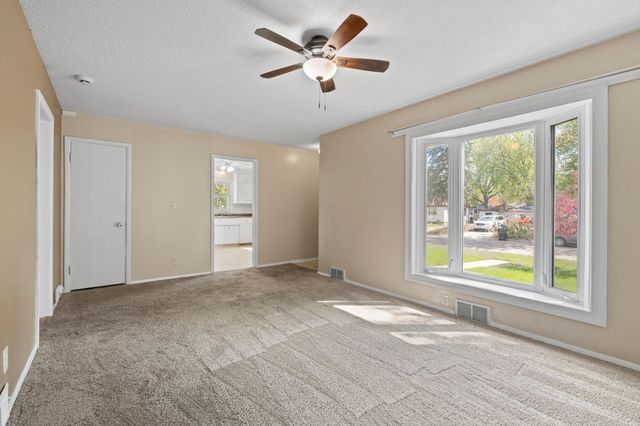 5237 Jersey Avenue N, Crystal, MN 55428