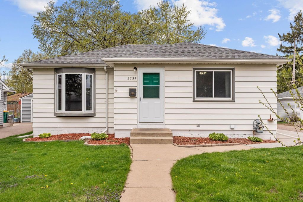 5237 Jersey Avenue N, Crystal, MN 55428