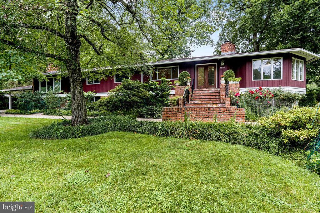 8901 CHARRED OAK DR, Bethesda, MD 20817