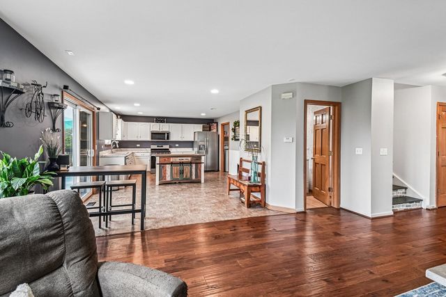 1922 Hemlock Drive, Mchenry, IL 60050