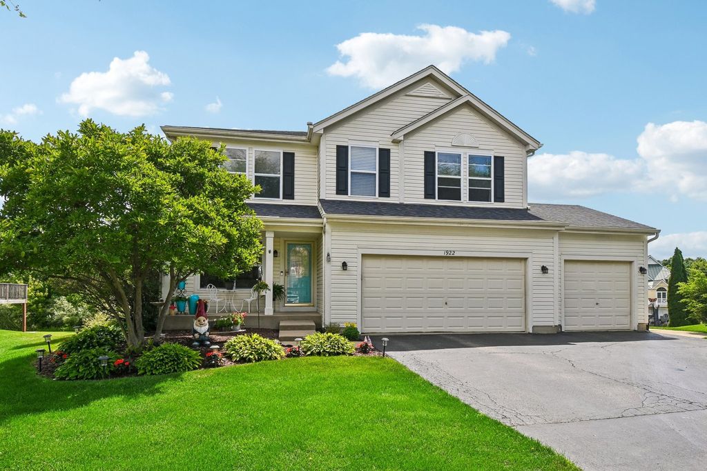 1922 Hemlock Drive, Mchenry, IL 60050