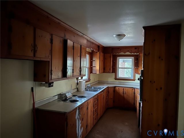 18722 Carson Rd, Dinwiddie, VA 23841