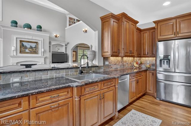 10709 Stoney Point Drive, South Lyon, MI 48178