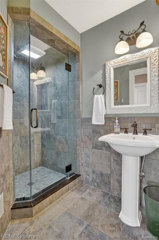 10709 Stoney Point Drive, South Lyon, MI 48178