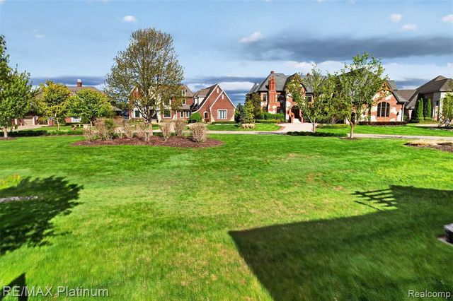 10709 Stoney Point Drive, South Lyon, MI 48178